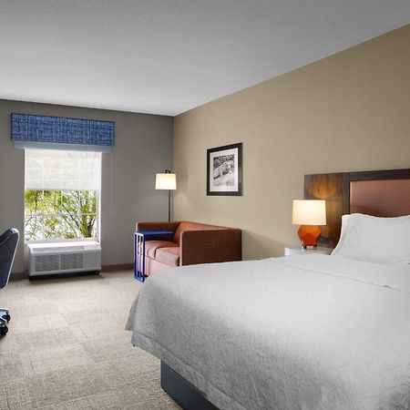 Hampton Inn & Suites State College At Williamsburg Square Exterior foto
