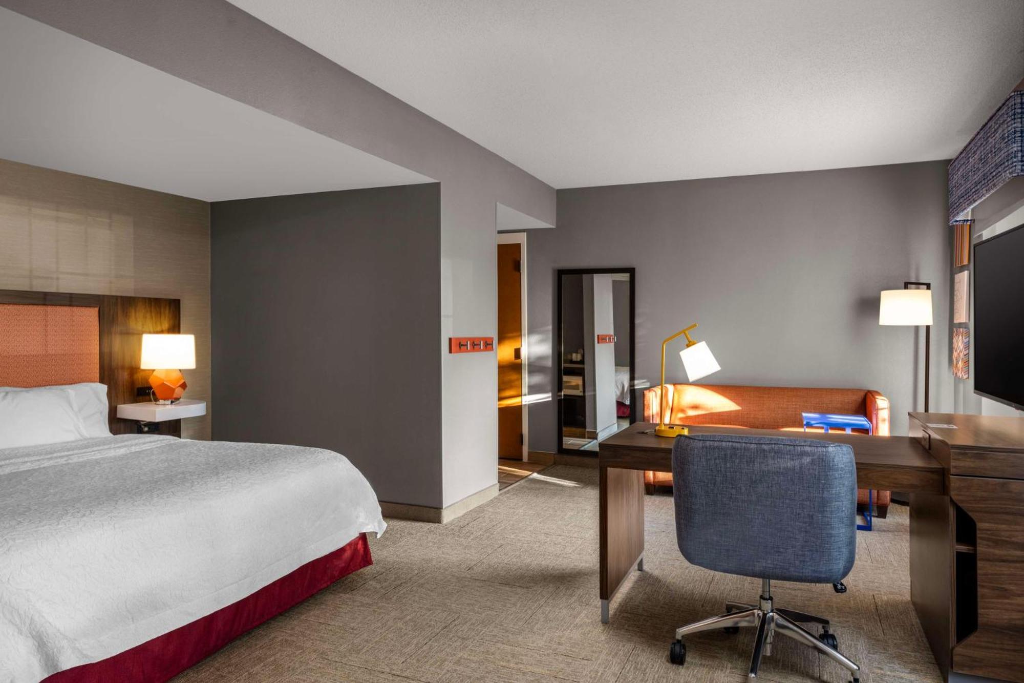 Hampton Inn & Suites State College At Williamsburg Square Exterior foto
