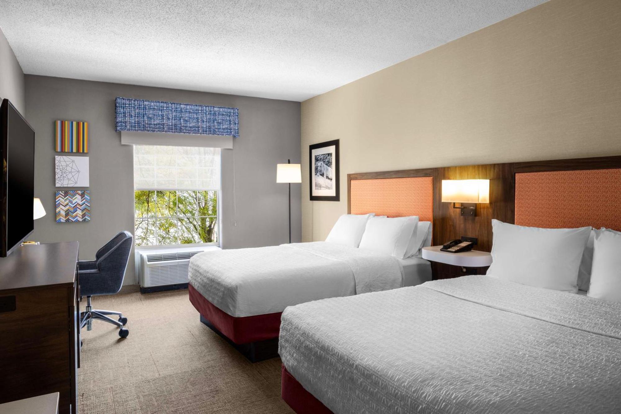 Hampton Inn & Suites State College At Williamsburg Square Exterior foto