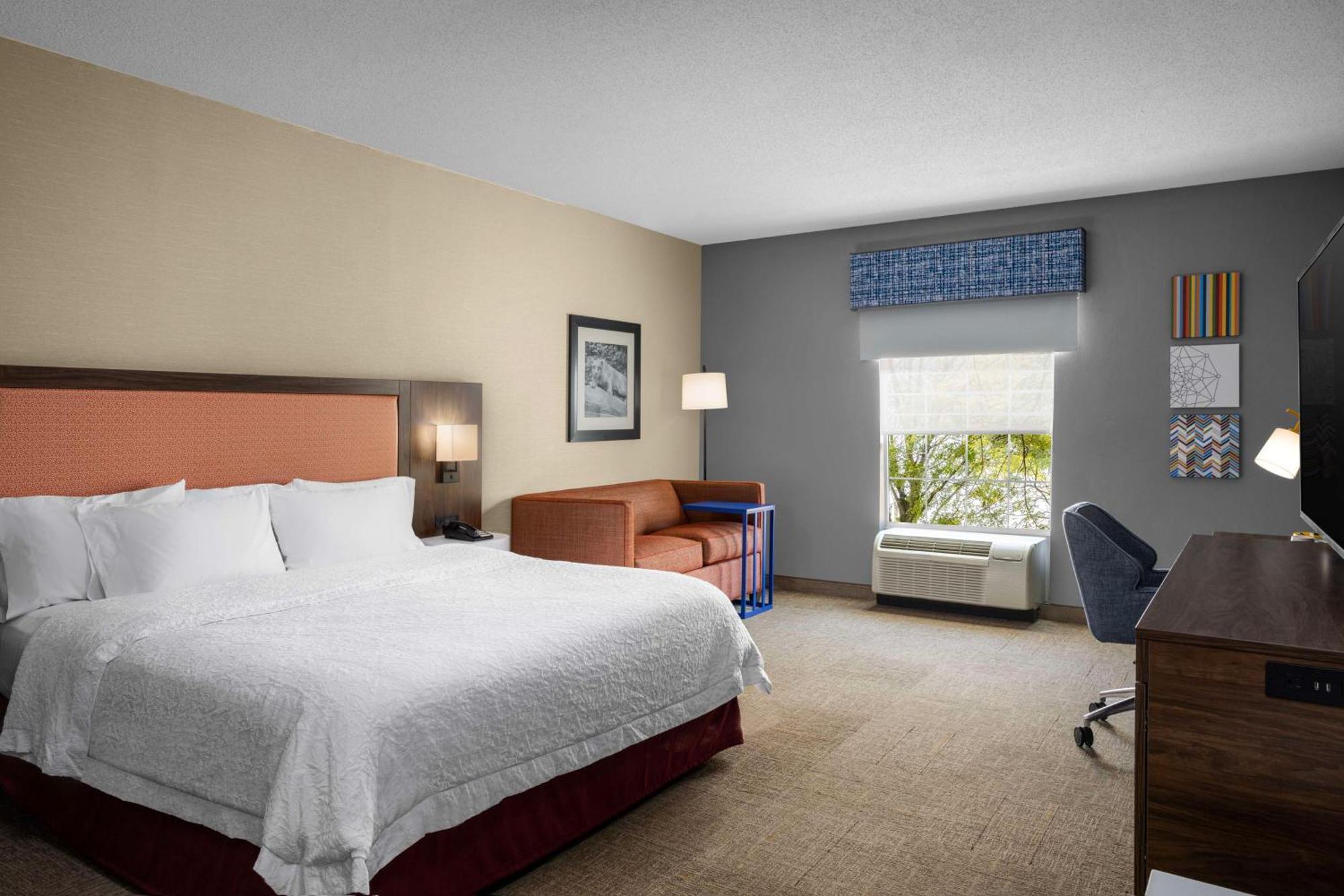 Hampton Inn & Suites State College At Williamsburg Square Exterior foto