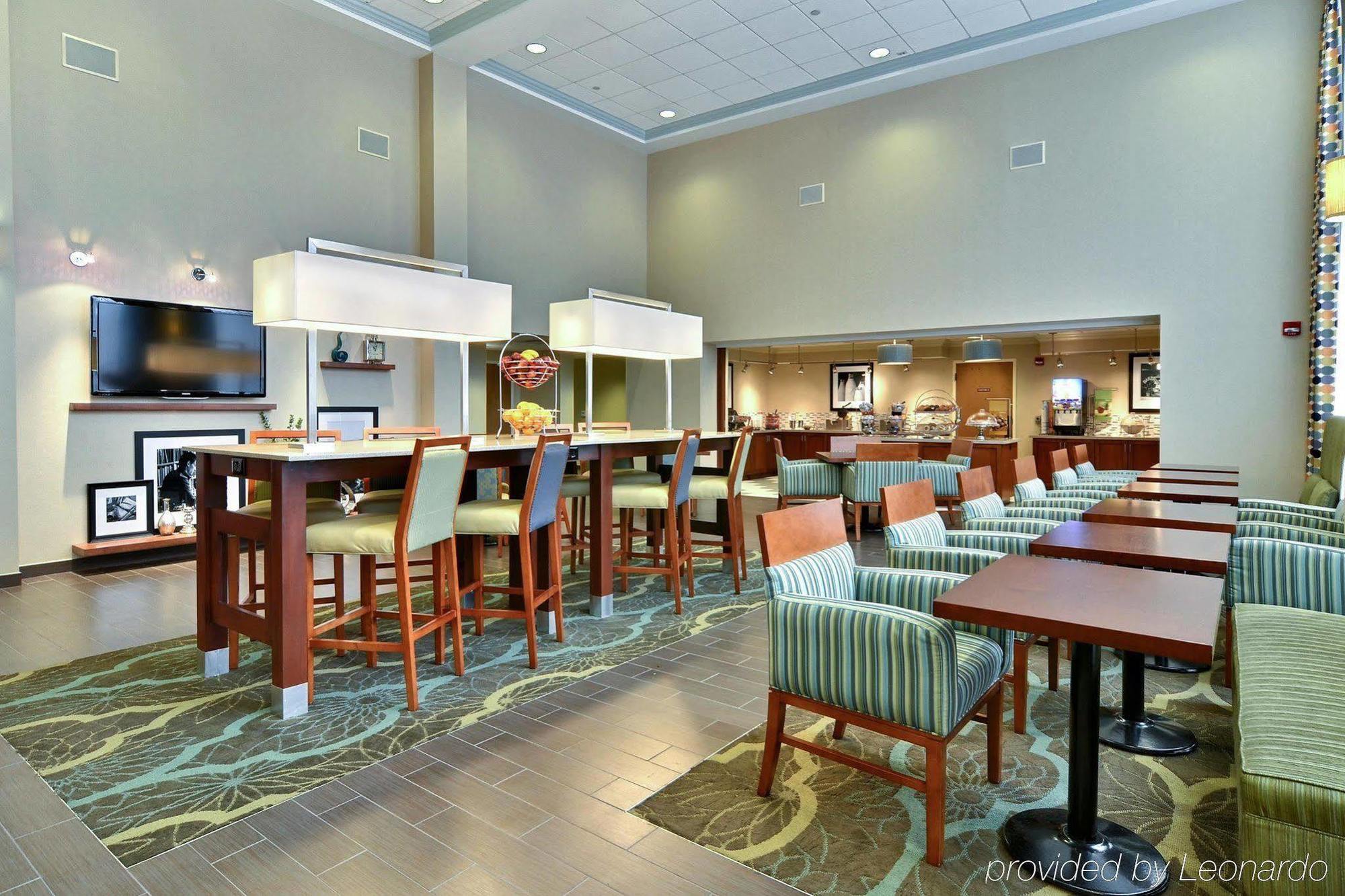Hampton Inn & Suites State College At Williamsburg Square Exterior foto